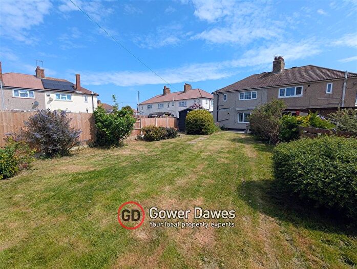 4 Bedroom Semi-Detached House For Sale In Keats Gardens, Tilbury, RM18