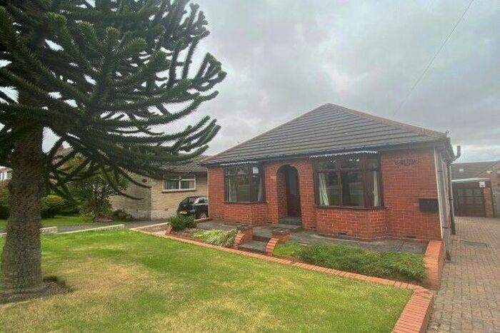 3 Bedroom Bungalow To Rent In Braithwell Road, Rotherham, S65