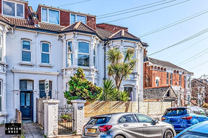 2 Bedroom Flat For Sale In Worthing Road, Southsea, PO5