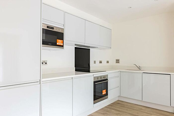 2 Bedroom Flat To Rent In Borders Lane, Loughton, IG10