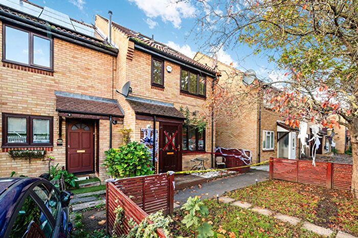 2 Bedroom Detached House To Rent In Morland Close, Mitcham, Surrey, CR4