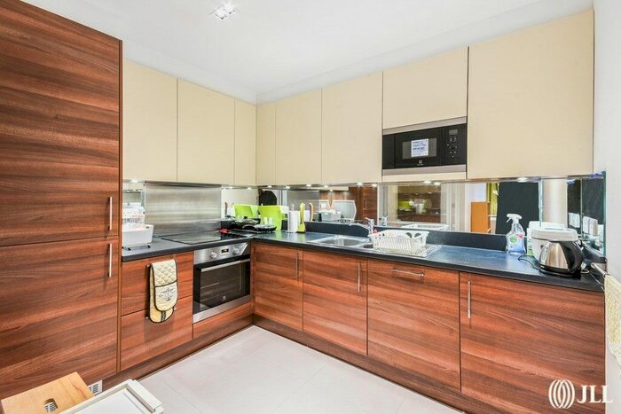 2 Bedroom Flat To Rent In Kew Bridge Road, Brentford, TW8