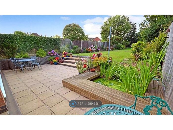 3 Bedroom Semi-Detached House To Rent In Brayford Avenue, Coventry, CV3