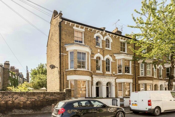 3 Bedroom Flat To Rent In Chantrey Road, London, SW9