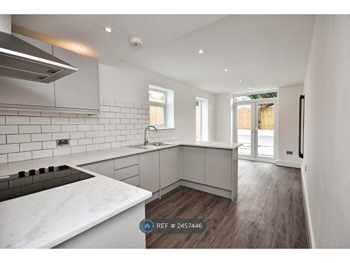 2 Bedroom Flat To Rent In Covney Street, Cardiff, CF24