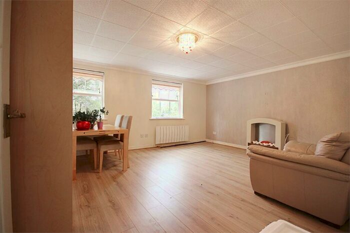 2 Bedroom Flat To Rent In Harston Drive, Enfield, Greater London, EN3