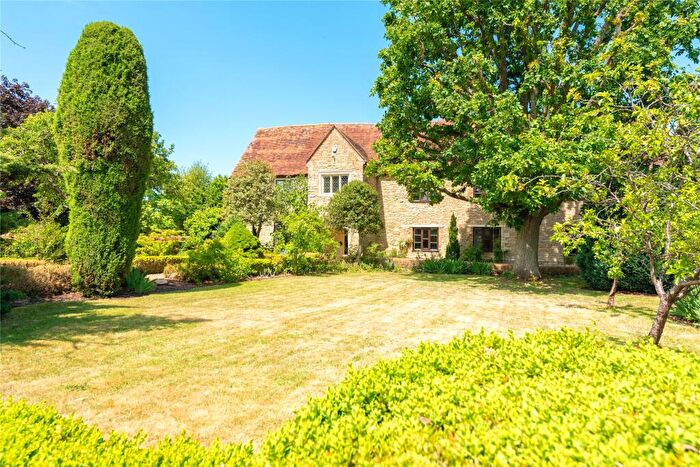 6 Bedroom Detached House For Sale In The Green, Loughton, Milton Keynes, Buckinghamshire, MK5