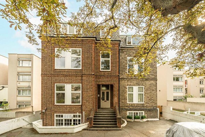 2 Bedroom Flat For Sale In Cedars Road, Clapham Old Town, SW4