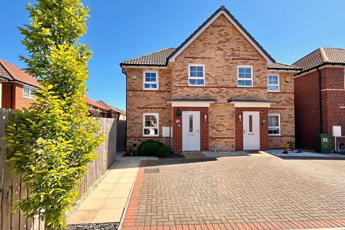 3 Bedroom Semi-Detached House For Sale In Farleigh Drive, Harworth, Doncaster, DN11