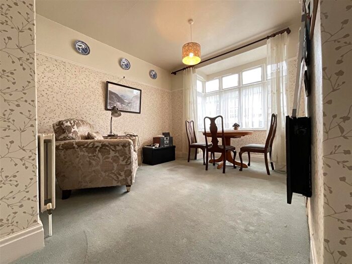 3 Bedroom Property For Sale In Newlands Avenue, Scarborough, YO12