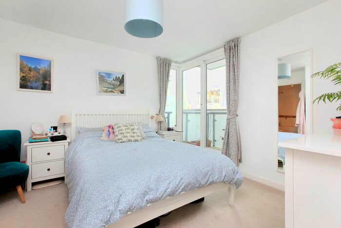 2 Bedroom Flat For Sale In Point Pleasant, Wandsworth, SW18