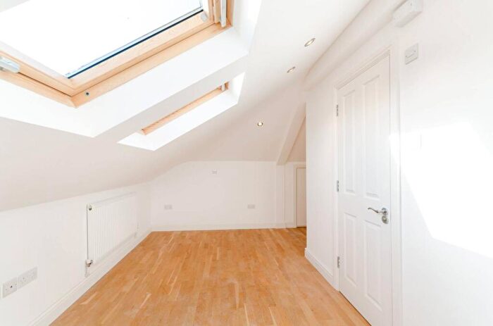 2 Bedroom Flat To Rent In Berrylands Road, Surbiton, KT5