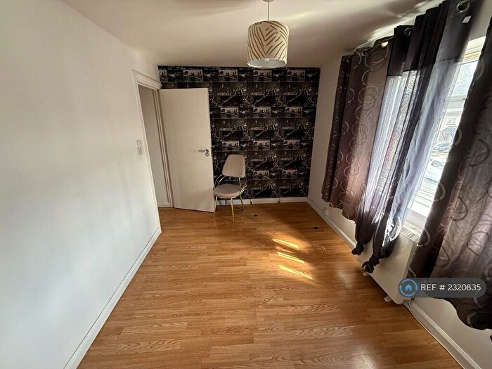 2 Bedroom Flat To Rent In Calder Road, Maidstone, ME14