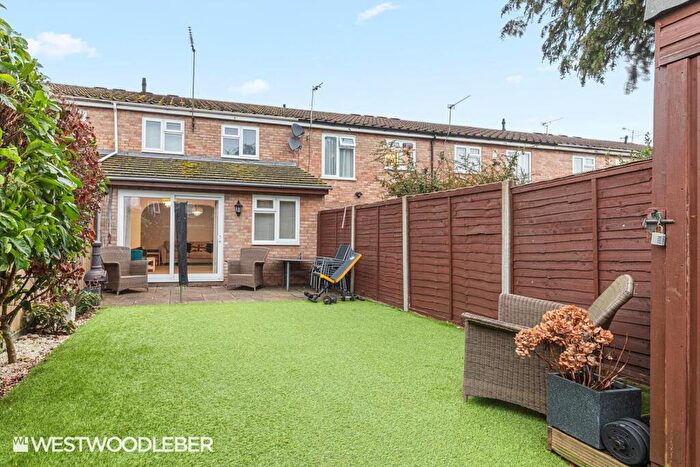 3 Bedroom Terraced House For Sale In Glenester Close, Hoddesdon, EN11