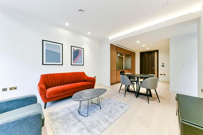1 Bedroom Flat To Rent In Lincoln Square, Portugal Street, WC2A