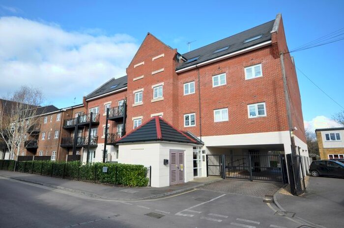 2 Bedroom Flat To Rent In Wharf Lane, Rickmansworth WD3