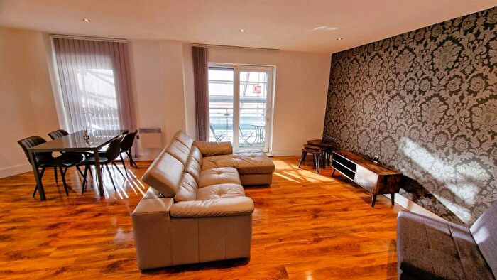 2 Bedroom Apartment To Rent In , Taylorson St South, M5