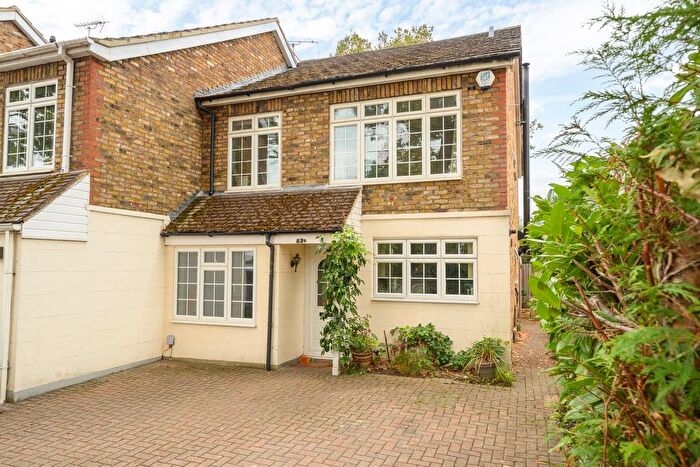 4 Bedroom Terraced House For Sale In Queens Road, Hersham, KT12