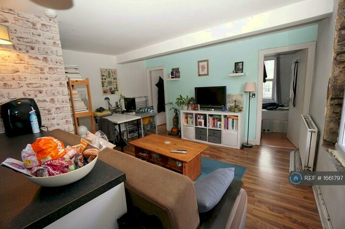 2 Bedroom Flat To Rent In Essex Road, London, N1