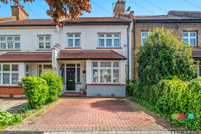 3 Bedroom Terraced House For Sale In Horsham Avenue, London, N12