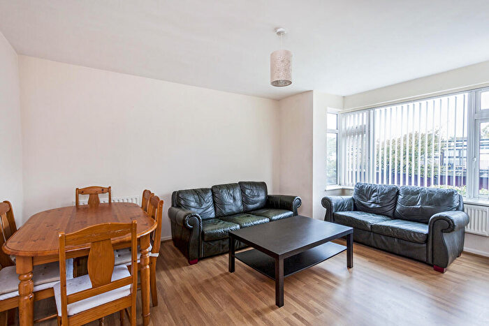 2 Bedroom Flat To Rent In Westcombe Park Road, London, SE3