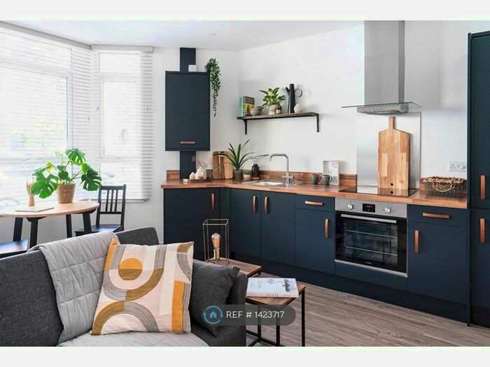 1 Bedroom Flat To Rent In Connaught Road, Cardiff, CF24