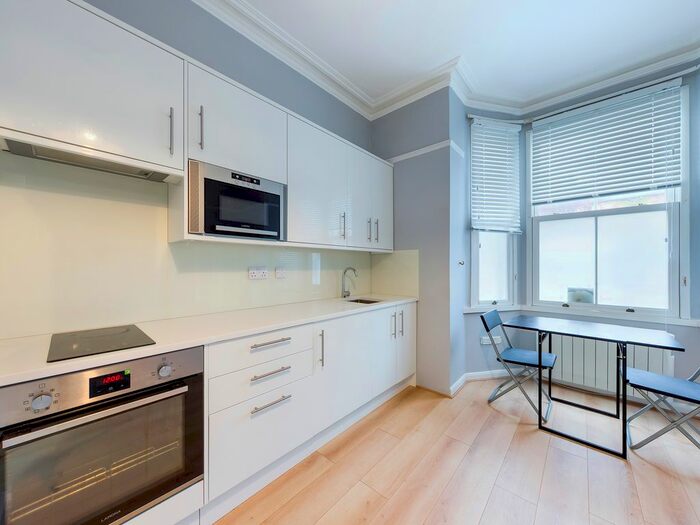 Studio To Rent In Amersham Hill, High Wycombe, HP13