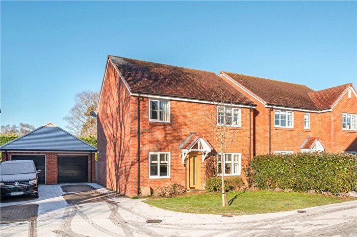 4 Bedroom Detached House For Sale In Baddesley Close, North Baddesley, Southampton, Hampshire, SO52