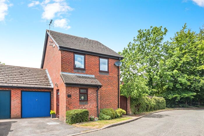 3 Bedroom Link Detached House For Sale In Chiltern Ridge, High Wycombe, HP14