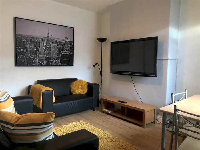 3 Bedroom Terraced House To Rent In Blaydes Street, Hull, HU6