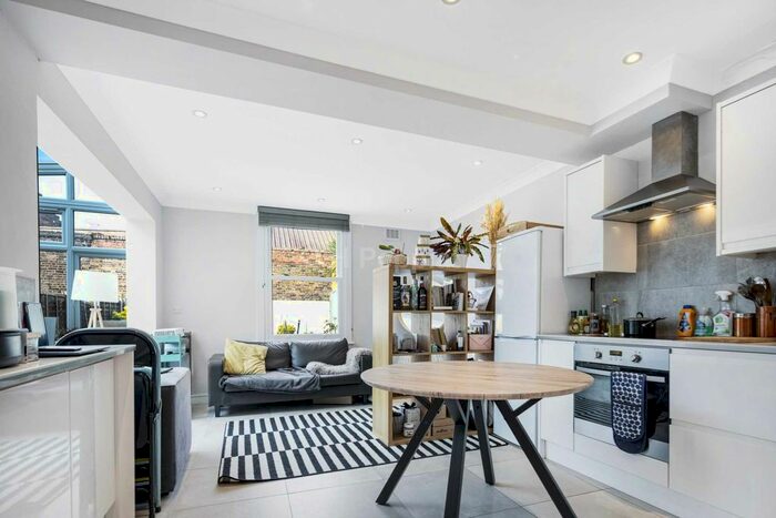 2 Bedroom Flat To Rent In Lambton Road, Crouch Hill, N19