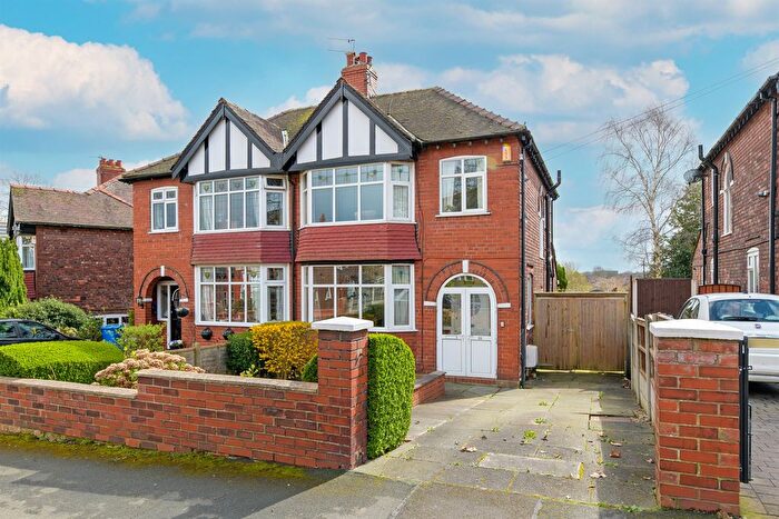 3 Bedroom Semi Detached House For Sale In Victoria Road, Higher Runcorn, WA7