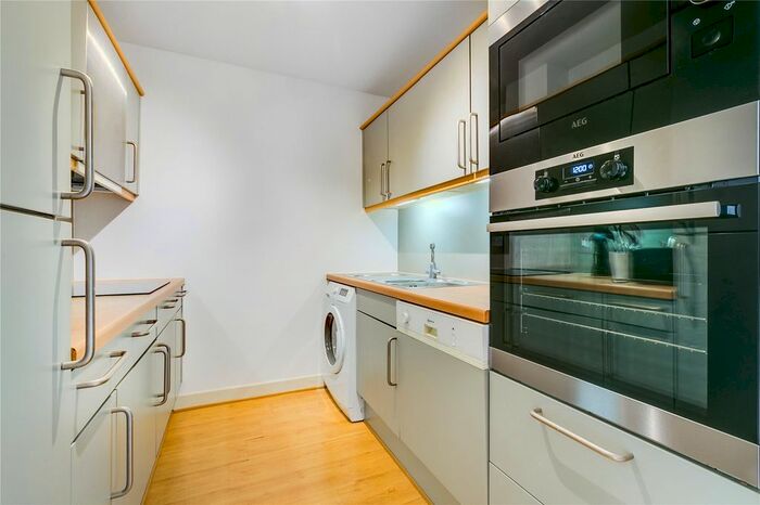 1 Bedroom Flat To Rent In The Circle, Queen Elizabeth Street, Shad Thames, London, SE1