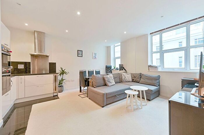 2 Bedroom Flat To Rent In Bromyard Avenue, Acton, London, W3