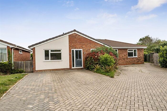 3 Bedroom Semi Detached Bungalow To Rent In Willant Close, Maidenhead, SL6