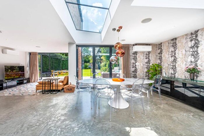 6 Bedroom House To Rent In Walm Lane, Mapesbury Estate, London, NW2