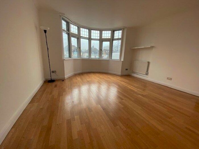 2 Bedroom Flat To Rent In Watford Way, London, NW4