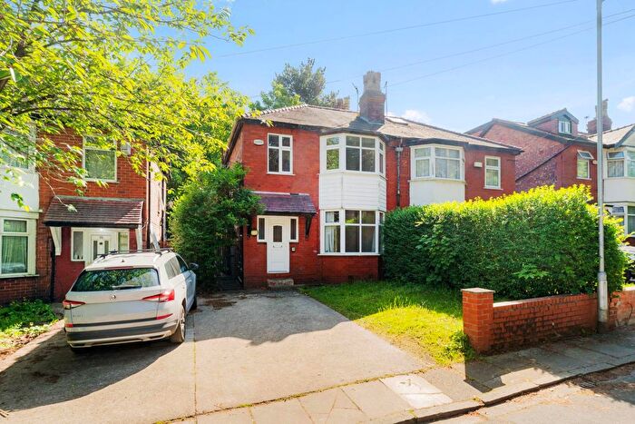3 Bedroom Semi Detached House For Sale In Brookside Drive, Salford, M7
