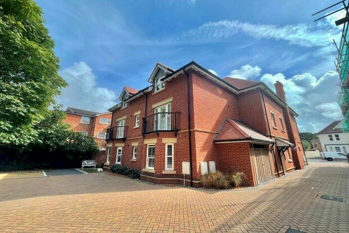 2 Bedroom Flat To Rent In Florence Road, Bournemouth, BH5