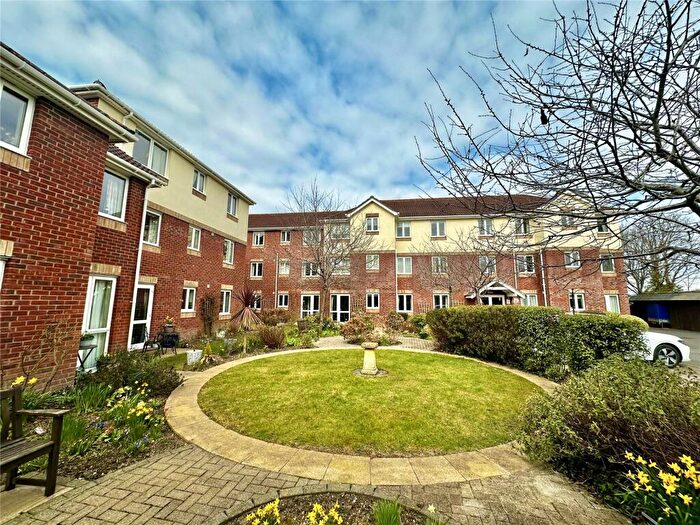 1 Bedroom Apartment For Sale In Tylers Close, Lymington, Hampshire, SO41
