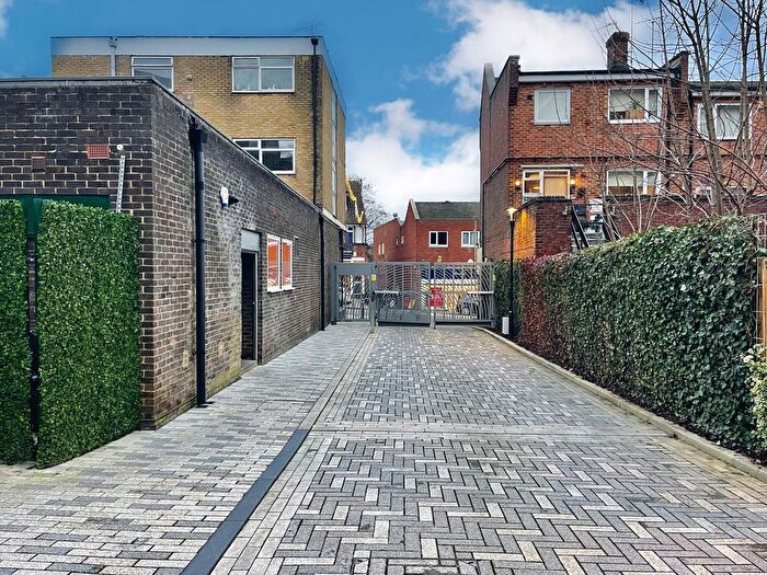 3 Bedroom Flat To Rent In Eden Place, Oxted, RH8