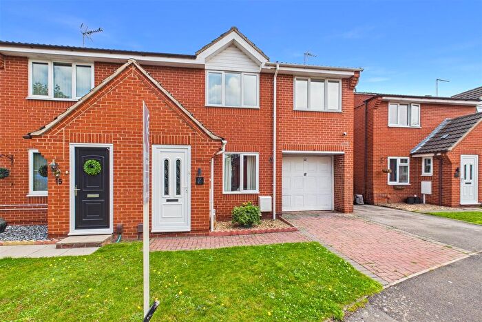 3 Bedroom Semi-Detached House For Sale In Centenary Close, Balderton, Newark, NG24