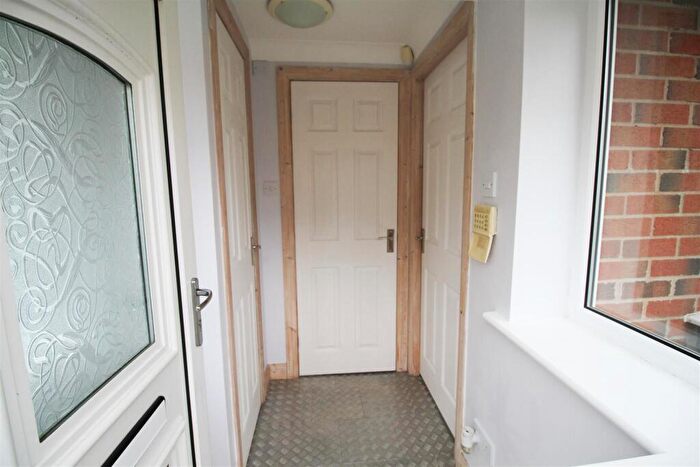 4 Bedroom Semi-Detached House To Rent In Richards Close, Audenshaw, Manchester, M34