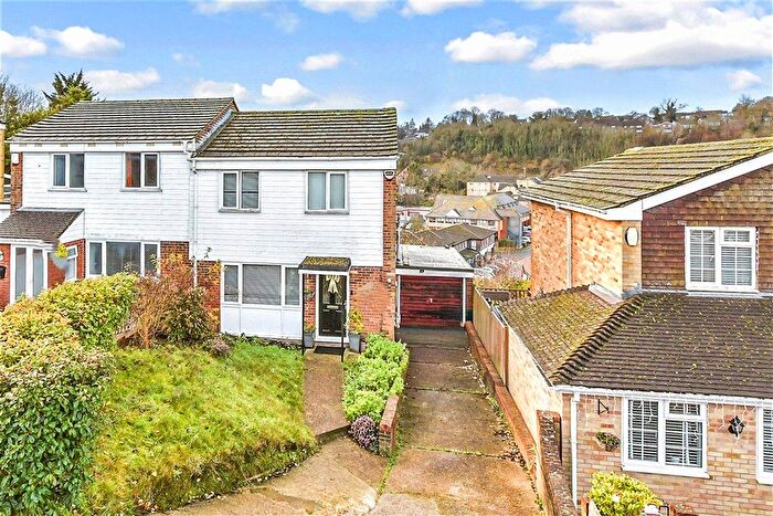 3 Bedroom Semi-Detached House For Sale In Rush Close, Walderslade, Chatham, Kent, ME5