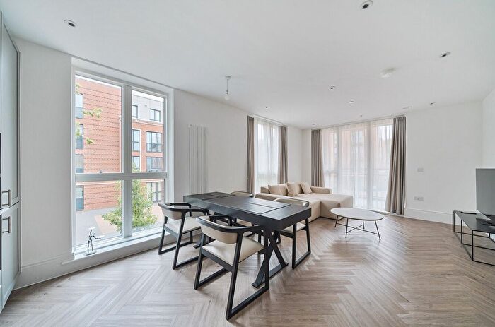 2 Bedroom Flat For Sale In Fellowes Rise, Winchester, Hampshire, SO22