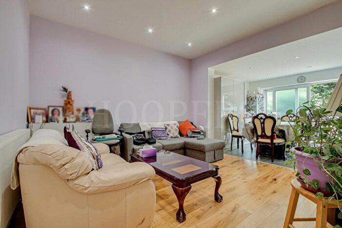 3 Bedroom Terraced House For Sale In Normanby Road, London, NW10