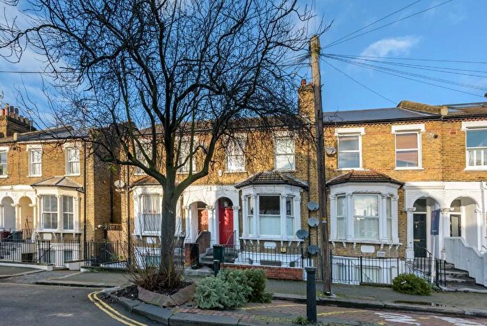 1 Bedroom Flat To Rent In Harbut Road, Battersea, SW11