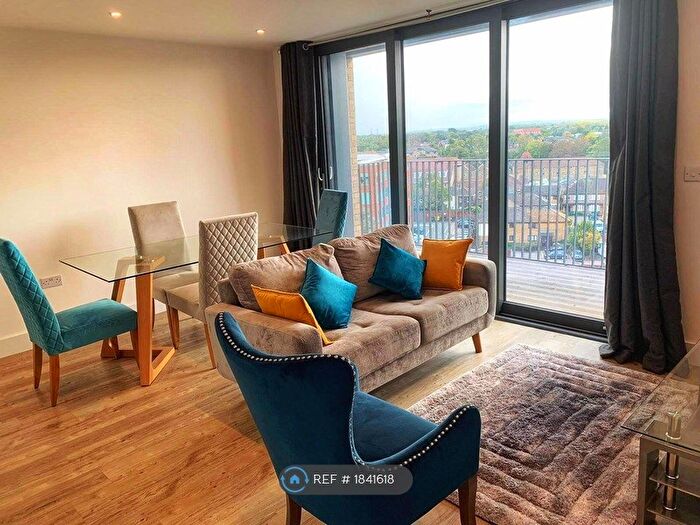 2 Bedroom Flat To Rent In Kempton House, Staines-Upon-Thames, TW18