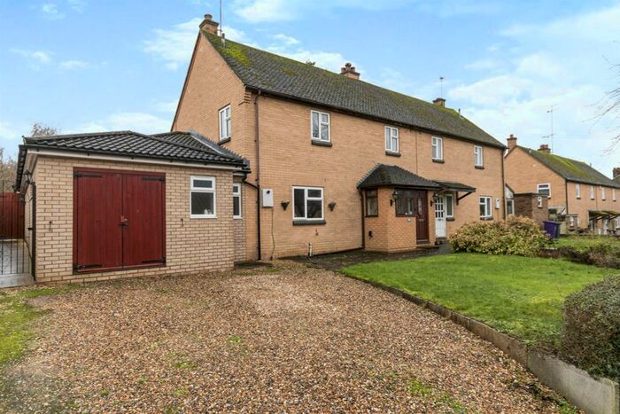 4 Bedroom Semi-Detached House For Sale In Rueley Dell Road, Lilley, Luton, LU2