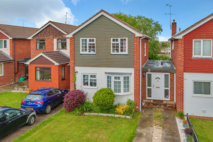 3 Bedroom Link Detached House To Rent In Kendall Avenue, Shinfield, Reading, Berkshire, RG2